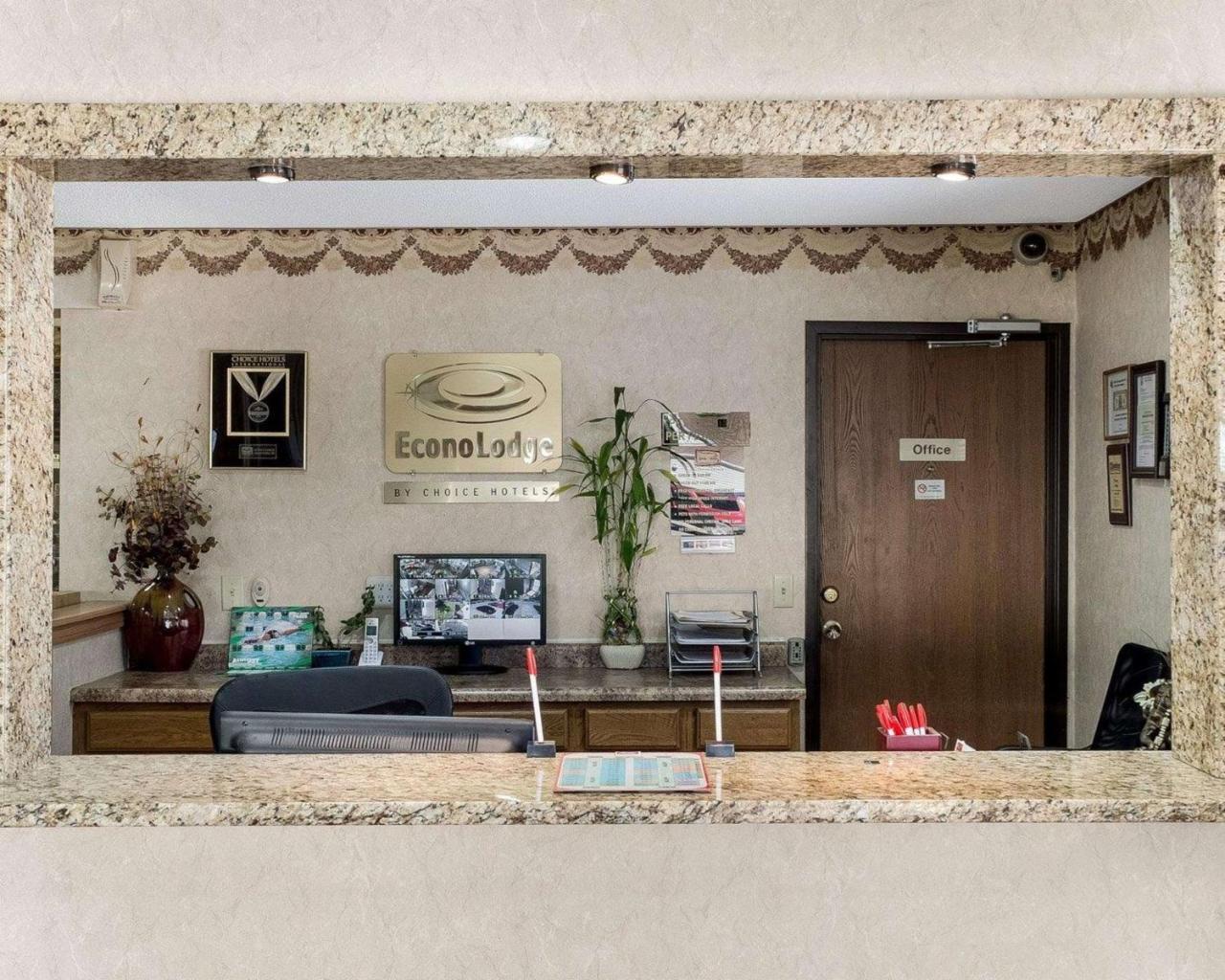 Econo Lodge Grand Forks Zewnętrze zdjęcie